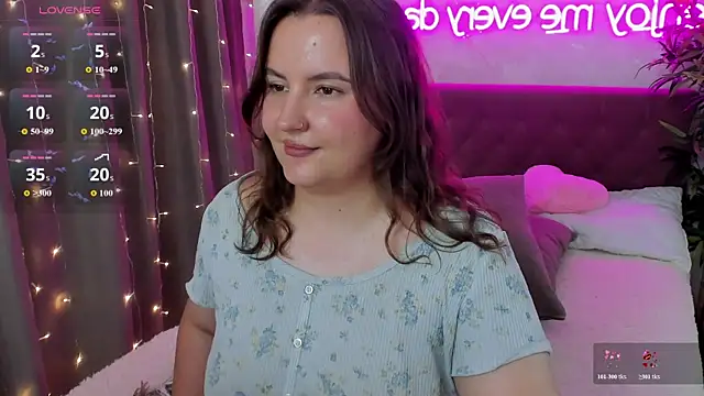 FeralPeach's Live XXX Chat