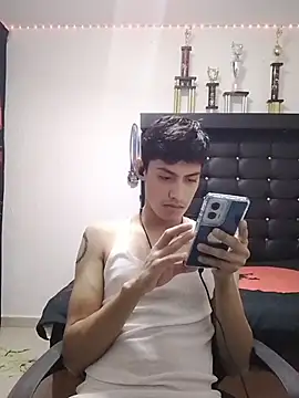 Chat +18 de aispuro8505 ao vivo