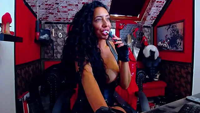 DommeBellatrixのライブXXXチャット