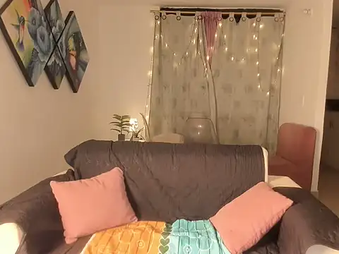 Michellblue Adlı Modelin Canlı XXX Sohbeti