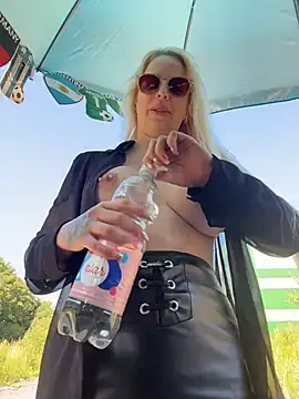 June695_ Live XXX-chat