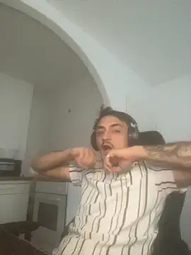 SpyingTouching Chat XXX live