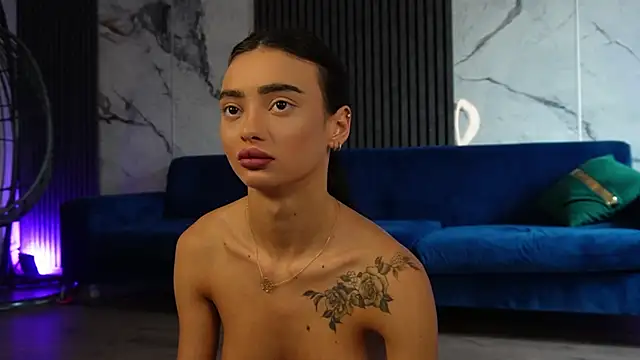RachelRavee élő XXX-chatje