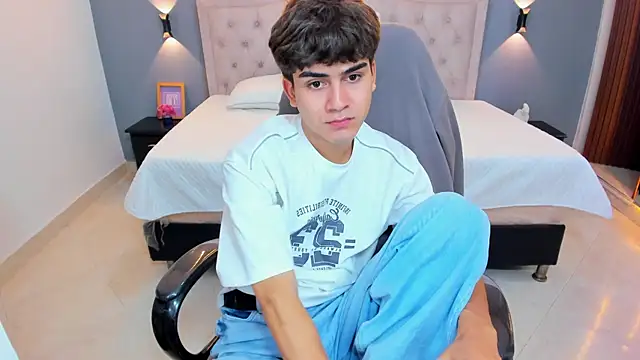 Živý XXX chat Tommy18__