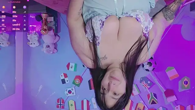 XXX chat uživo modela emmajohnss