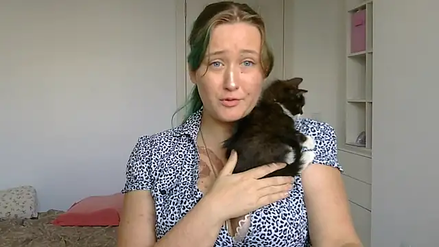 yourcherry3's Live XXX Chat