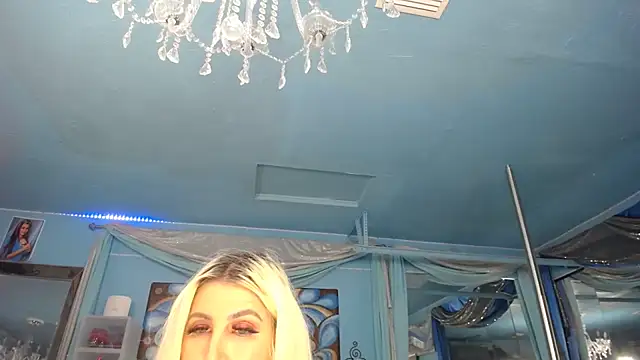 ADRIANNA_FOXのライブXXXチャット