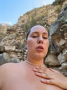 XXX chat uživo modela Mona_Plus
