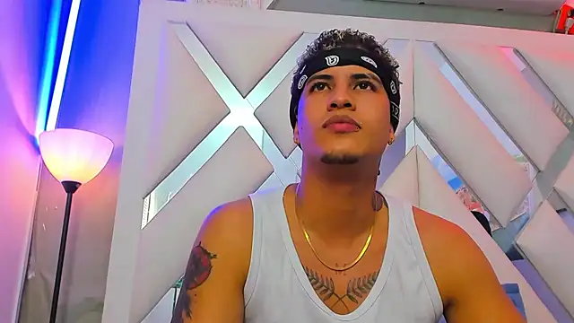 Chat +18 de dominic_connor ao vivo