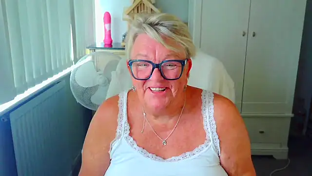 BridgetBlueEyes' Live XXX Chat