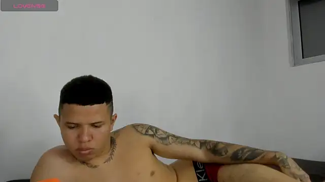 צ'אט XXX בשידור חי של StevenSlimBoy