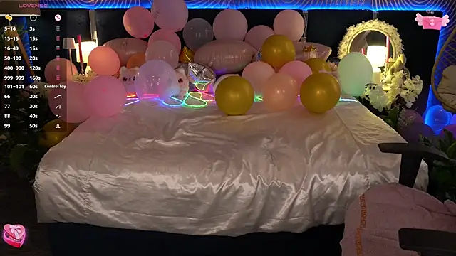 XXX chat uživo modela FoxyShy