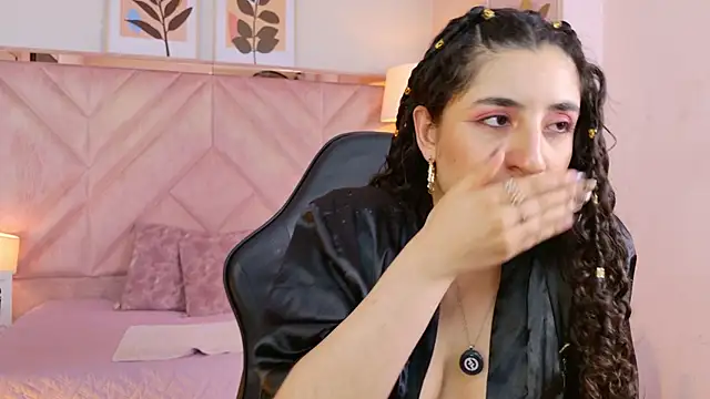 DemiJones_ Adlı Modelin Canlı XXX Sohbeti