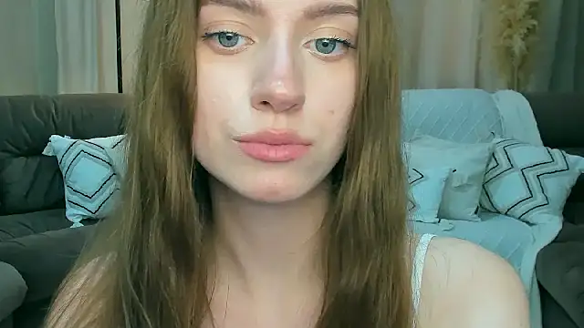 Erica_Kiss Adlı Modelin Canlı XXX Sohbeti