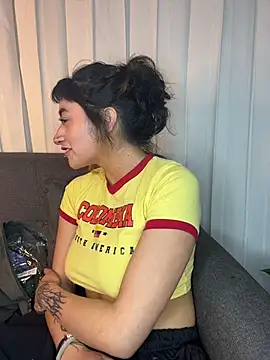 baby_akuma Chat XXX in diretta