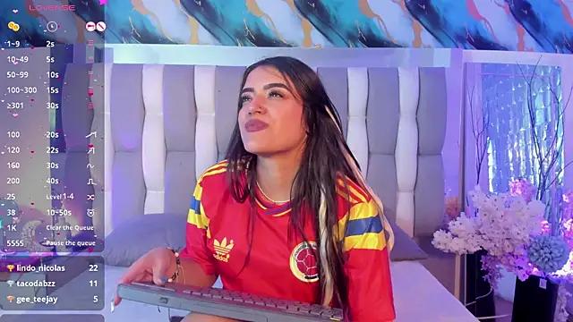 Chat +18 de IsaDiiaz ao vivo