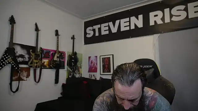 Chat +18 de StevenRiseNYC ao vivo