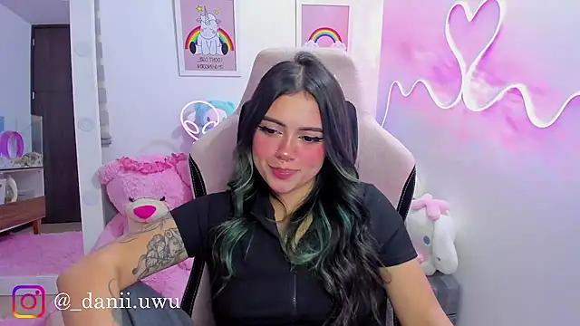 צ'אט XXX בשידור חי של CuteDani_