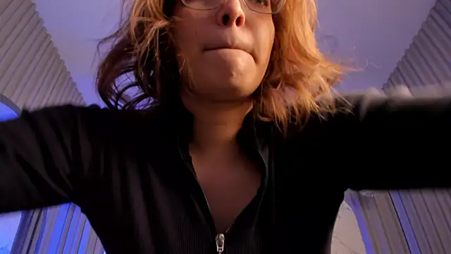 צ'אט XXX בשידור חי של AbrilBloom