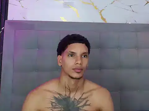 XXX chat uživo modela kai_storm77