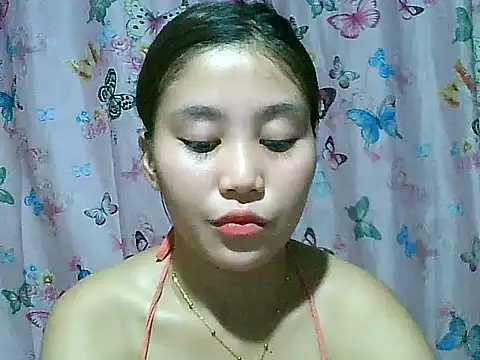 SexyAsianPussy4u élő XXX-chatje