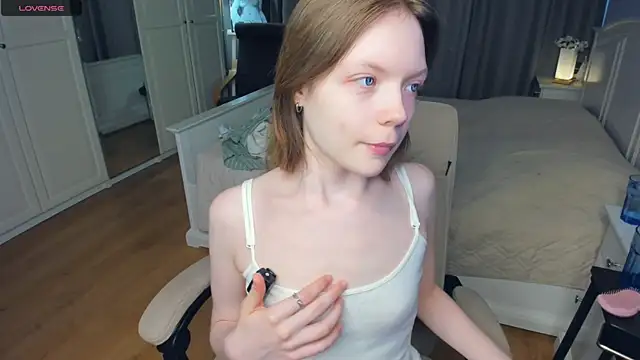 צ'אט XXX בשידור חי של LavenderMitten