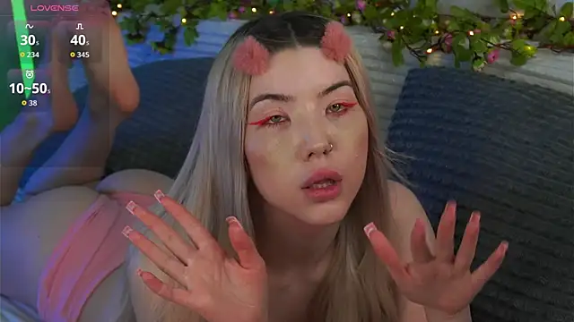 Онлайн чат XXX LindaThackerr