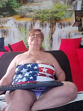 QueenPammy1 Adlı Modelin Canlı XXX Sohbeti