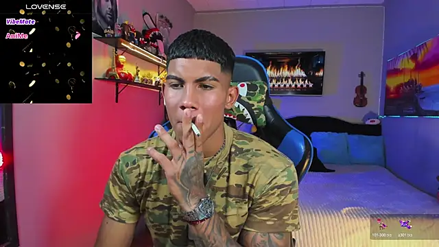 Damian_latinxxx Show in webcam