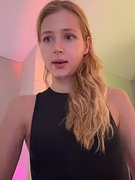 LunaRase live XXX chat