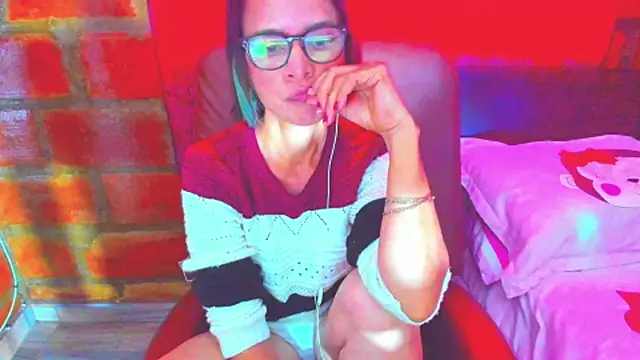 BrianaGarner's Live XXX Chat