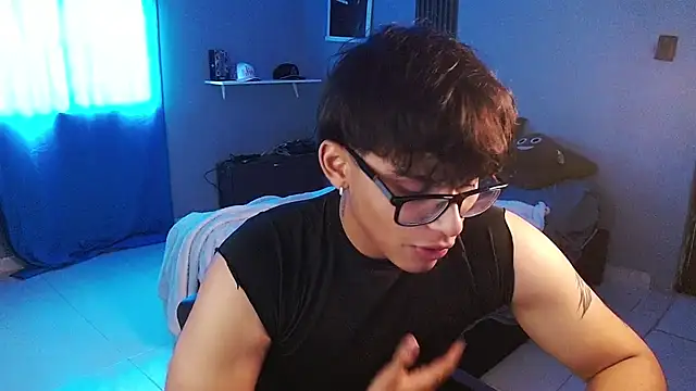 Mr_yisuzz live XXX chat