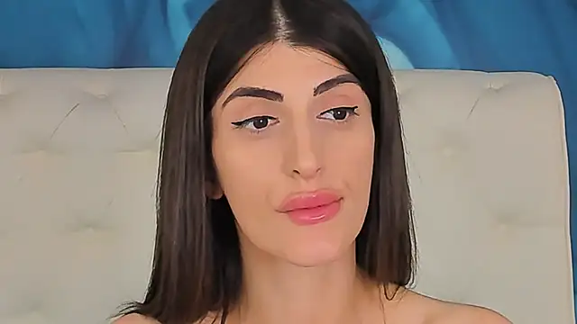 دردشة SkinnyDolly الجنسية المباشرة