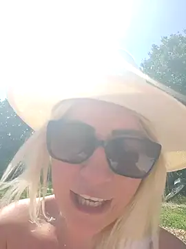 XXX chat uživo modela visnjica