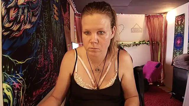 CallMeMaria live XXX chat