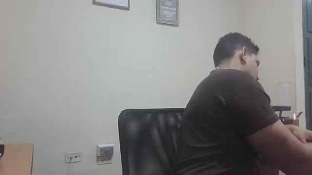 Officeb0y XXX чат на живо
