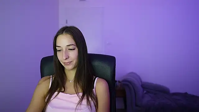 Crystalbrunette18's Live XXX Chat