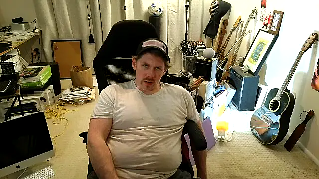 צ'אט XXX בשידור חי של 9VOLTT
