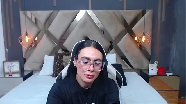 MartinaaFit Adlı Modelin Canlı XXX Sohbeti