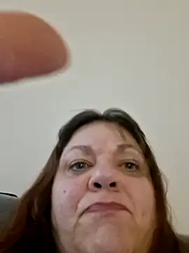 Chat XXX en directo de Luciouslouise72@xh