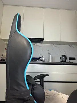 CurlyLara's Live XXX Chat