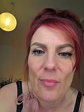 XXX chat uživo modela Nicky-Blue