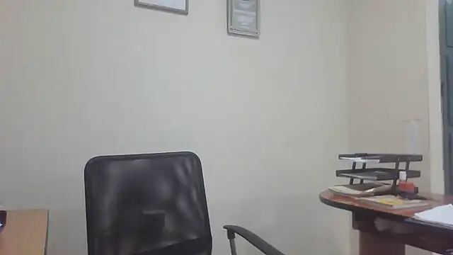 צ'אט XXX בשידור חי של Officeb0y