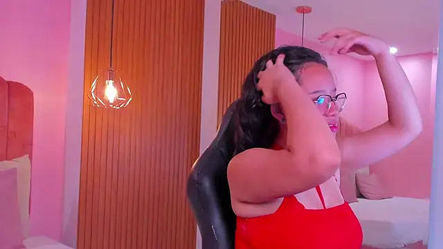 Chat +18 de shayra_alina ao vivo