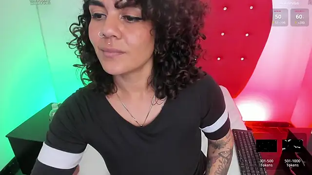 Chat +18 de nicolette_rock ao vivo
