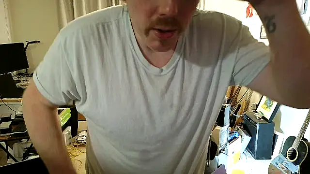 Chat XXX en directo de 9VOLTT