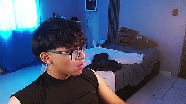 Mr_yisuzz live XXX chat