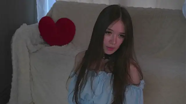 แชท XXX สดของ tinyanie