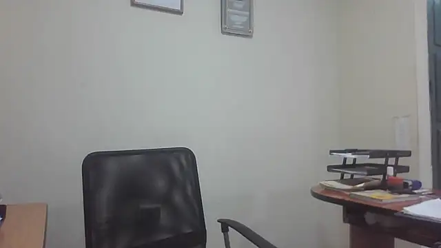 Officeb0yのライブXXXチャット