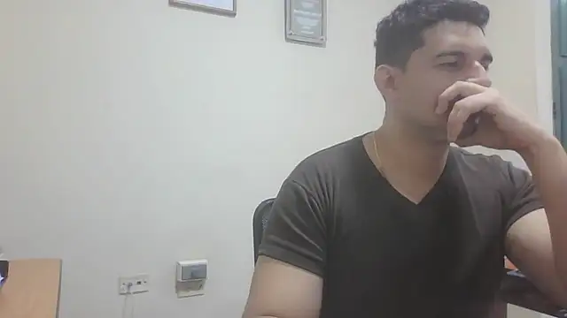 Officeb0y live XXX chat